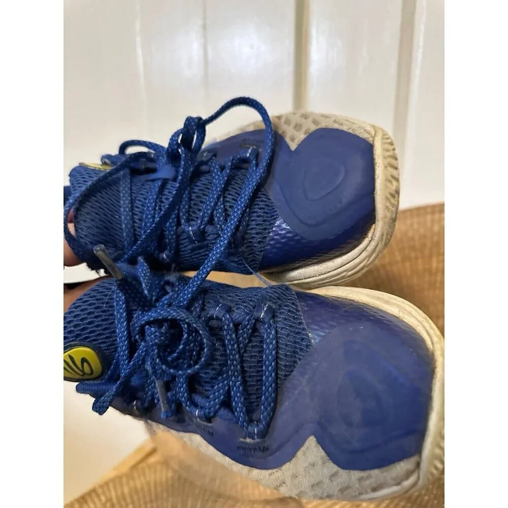 Under Armour Curry youth size 4.5 sneakers